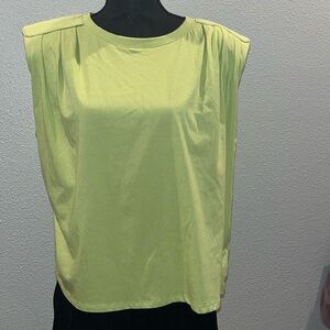 pretty green Bar lll T-shirt with shoulder pads. For a slender look.